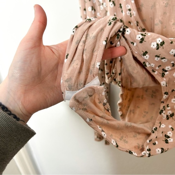 PrettyLittleThing Floral Print Long Sleeve Deep V‎ Neck Crossover Bodysuit 6 - Picture 6 of 8